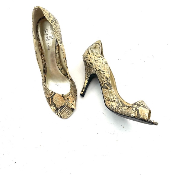 Kelly & Kate Women’s Tan Heels Animal Skin Print 9.5 - Picture 2 of 7